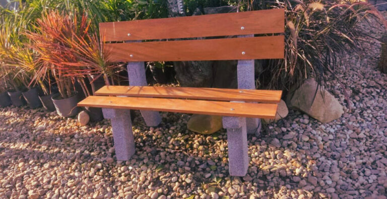 Concrete VS Wood in cosy gardens.